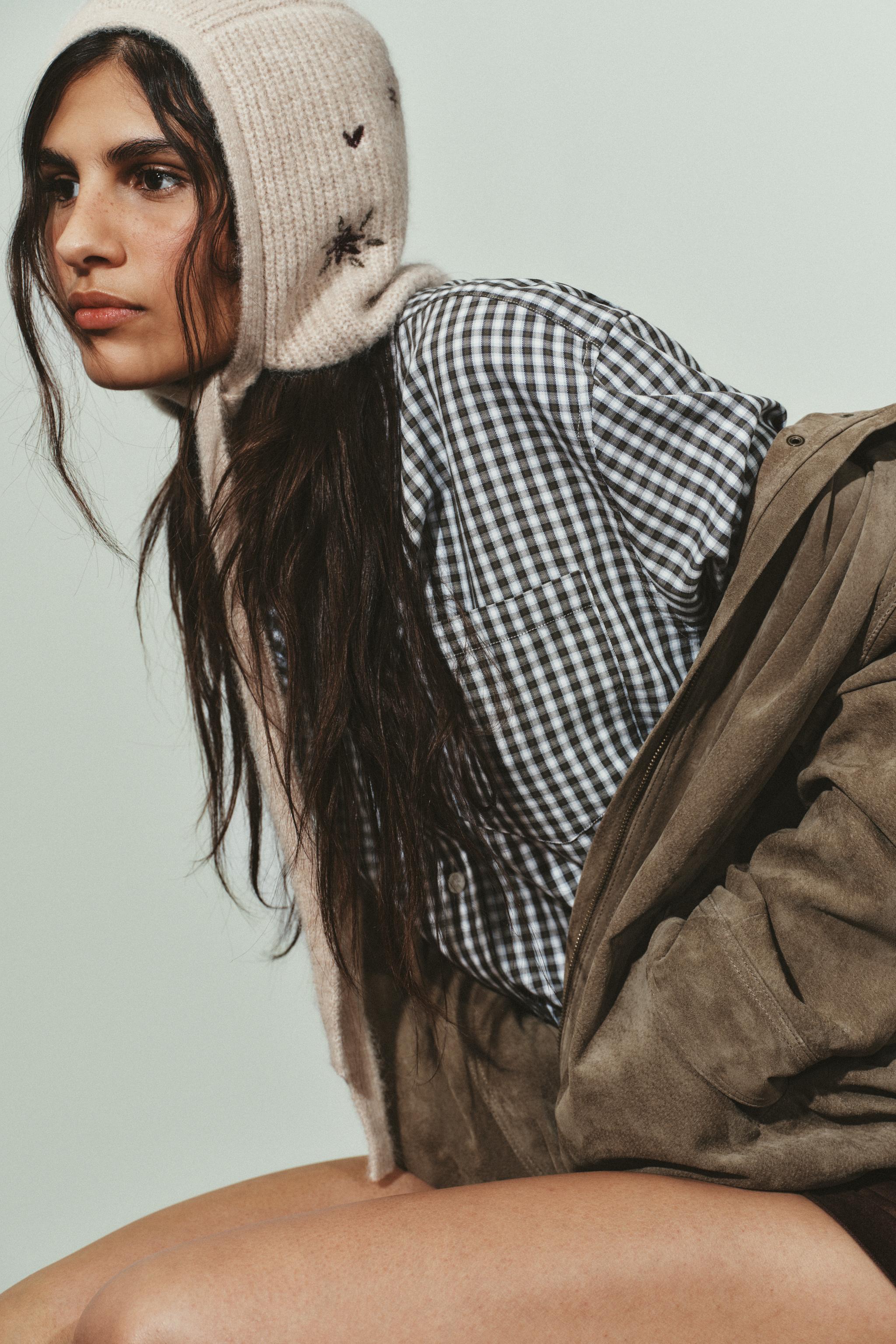 EMBROIDERED KNIT HOOD